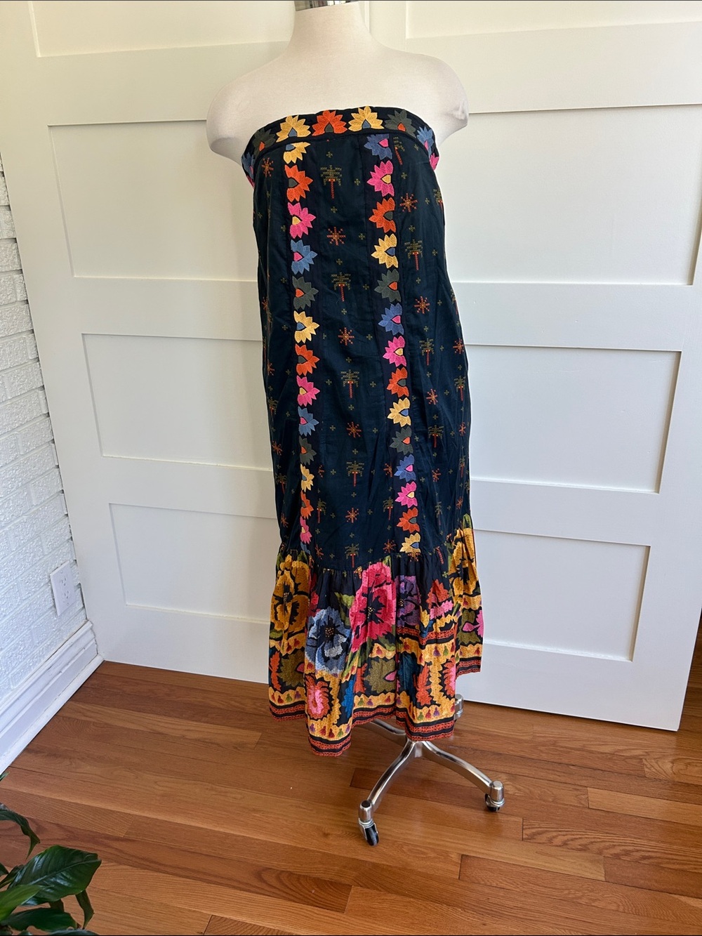 FARM Rio - Folklore Black Strapless Maxi Dress with embroidery and vibrant desig - Picture 3 of 12
